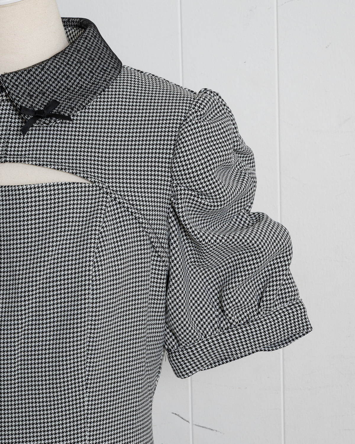 チュールカットアウトティアードワンピース