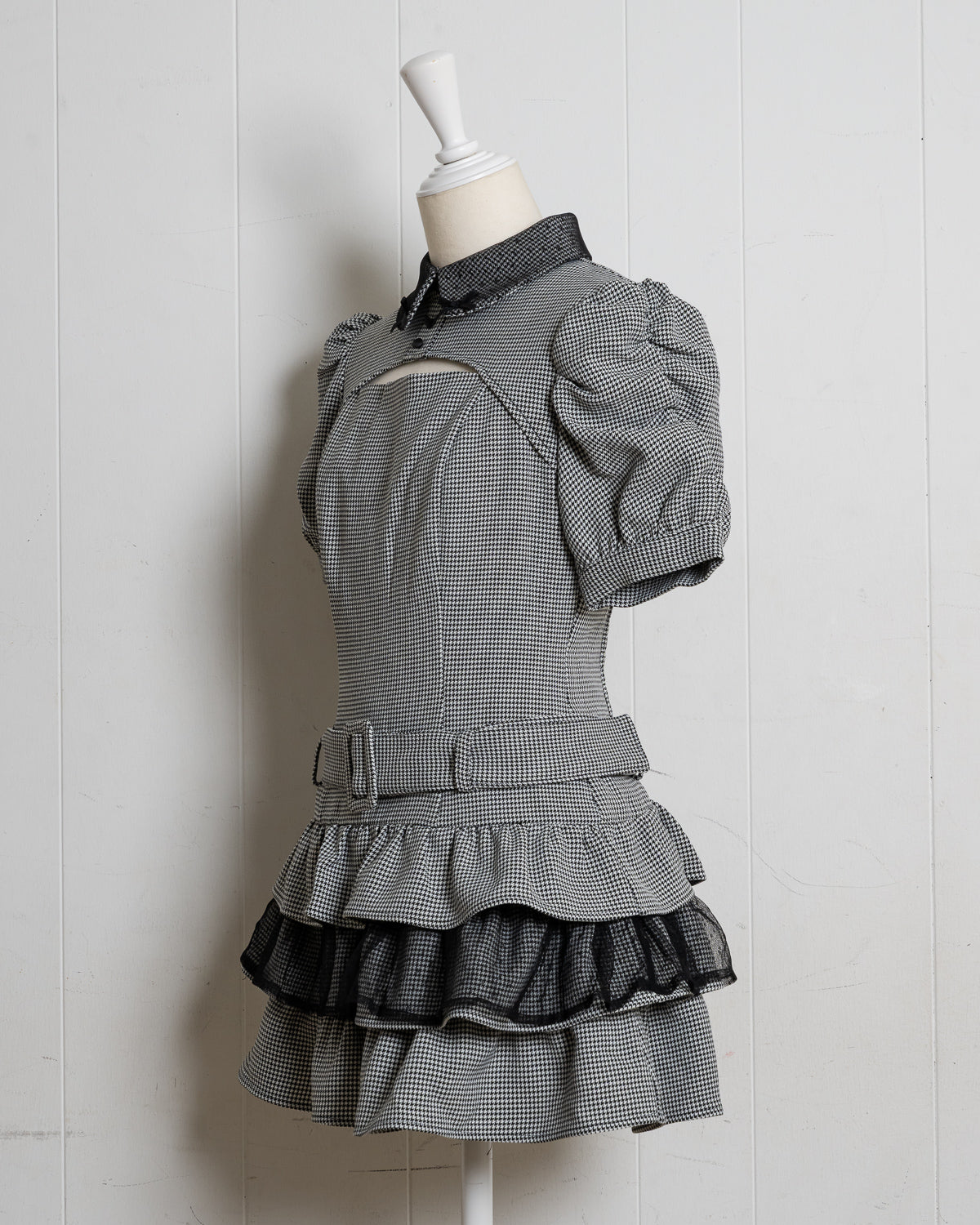 チュールカットアウトティアードワンピース