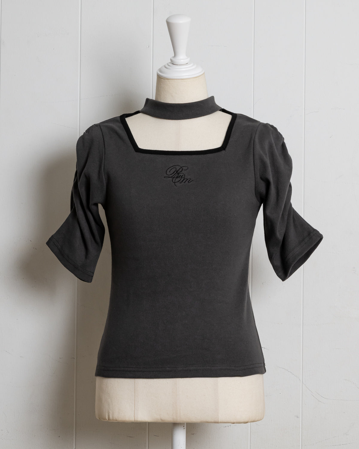 カラー:チャコール