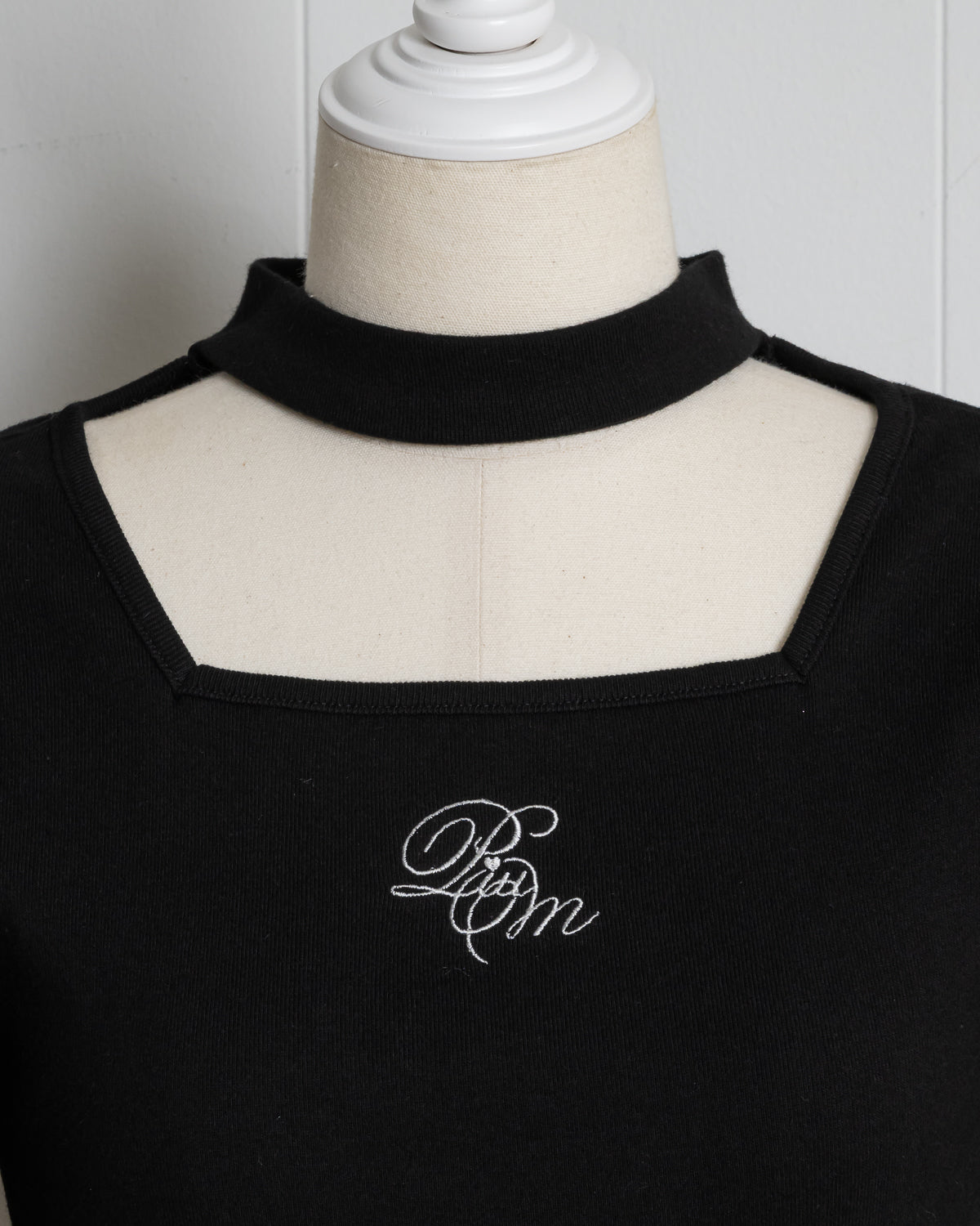 チョーカー付きスクエアネックカットソー