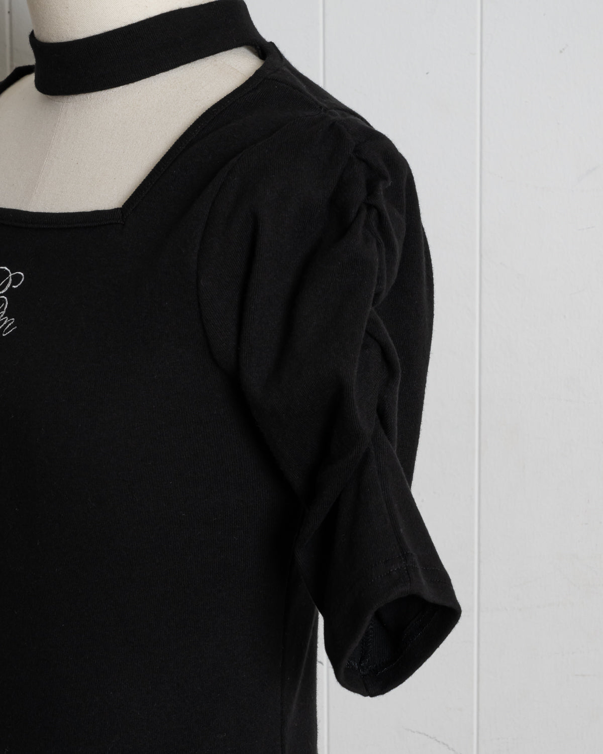 チョーカー付きスクエアネックカットソー