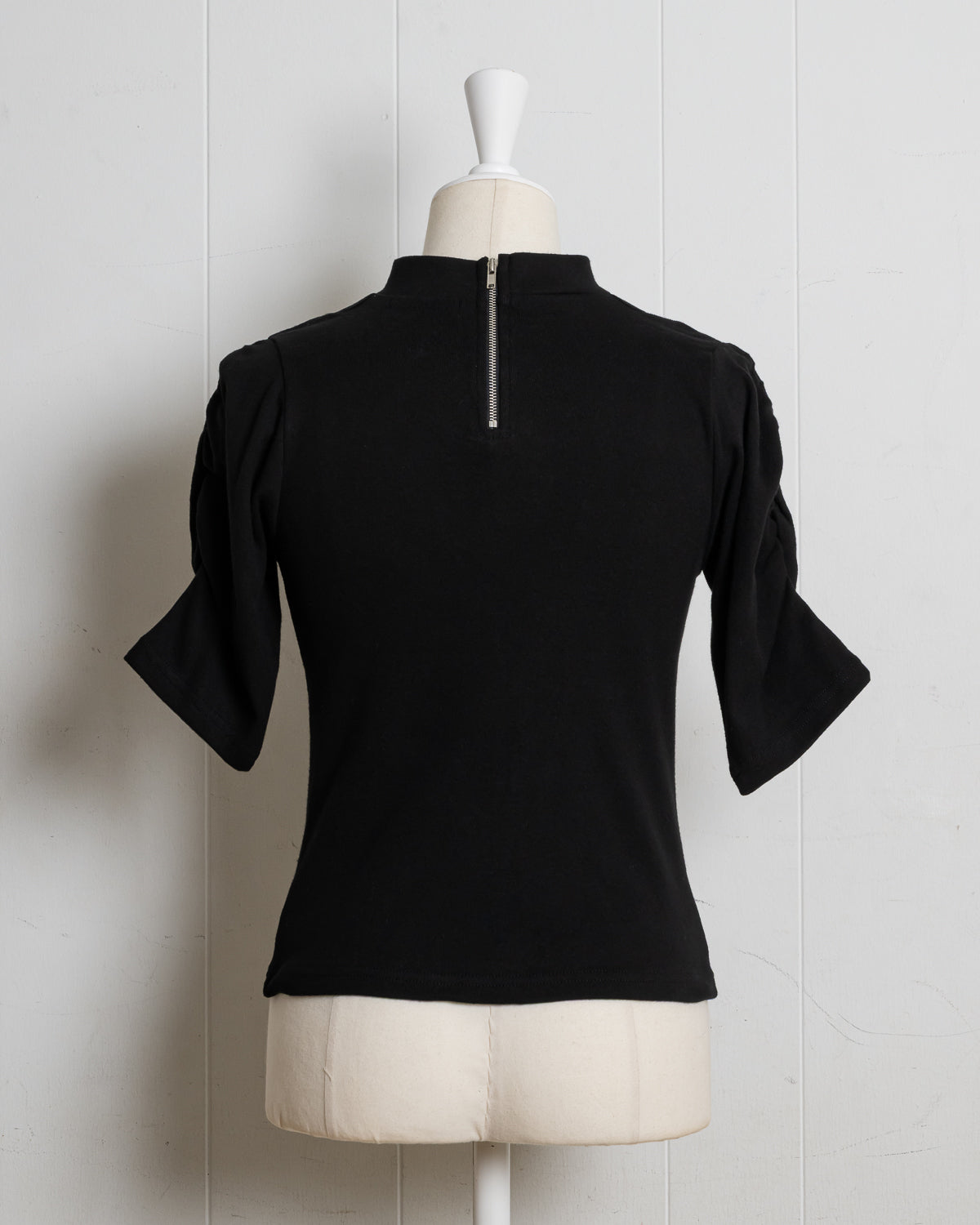 チョーカー付きスクエアネックカットソー