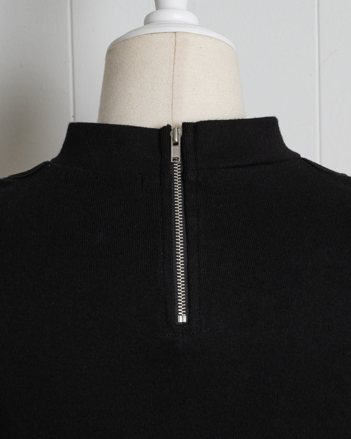 チョーカー付きスクエアネックカットソー