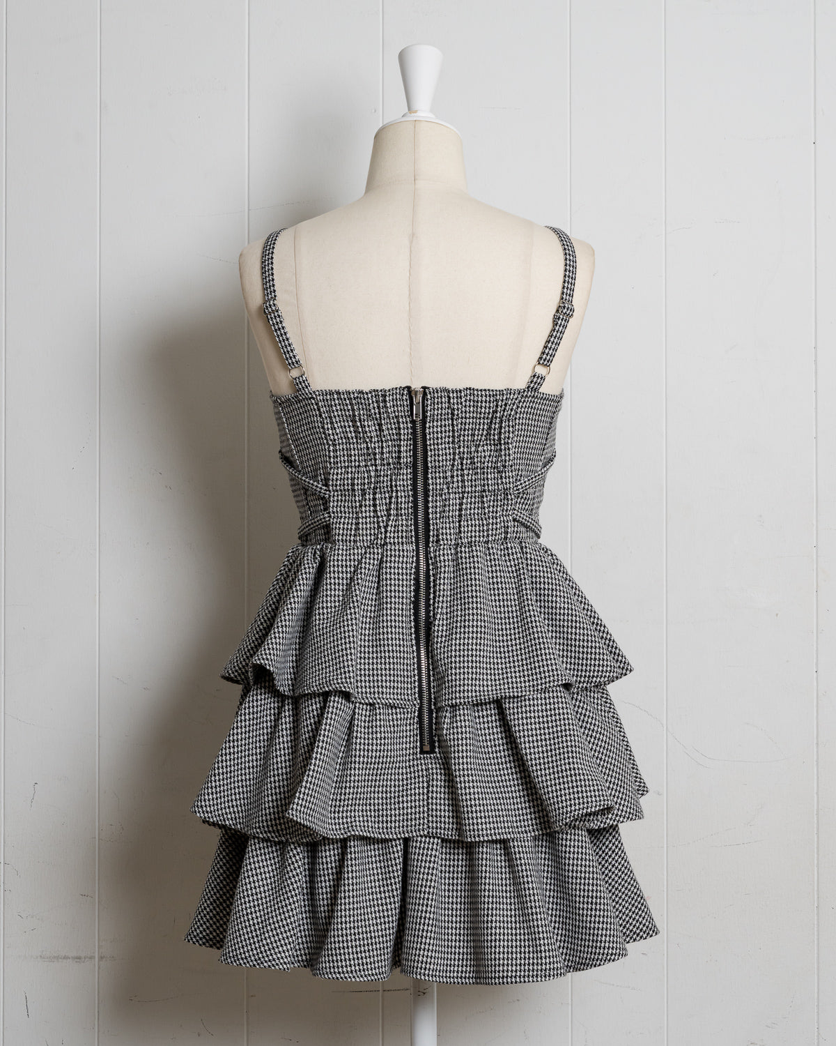 フロントホックティアードジャンパースカート