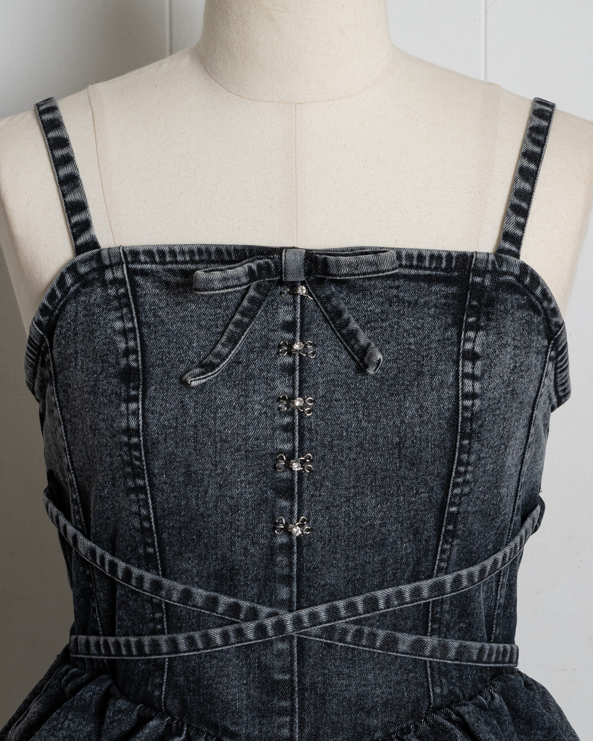 フロントホックティアードジャンパースカート