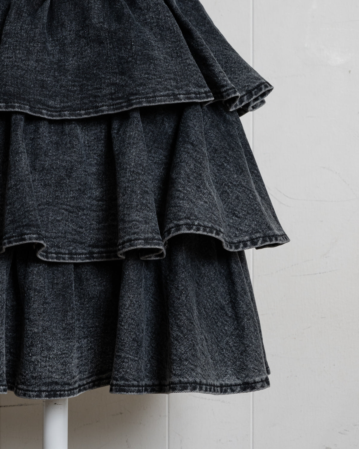 フロントホックティアードジャンパースカート