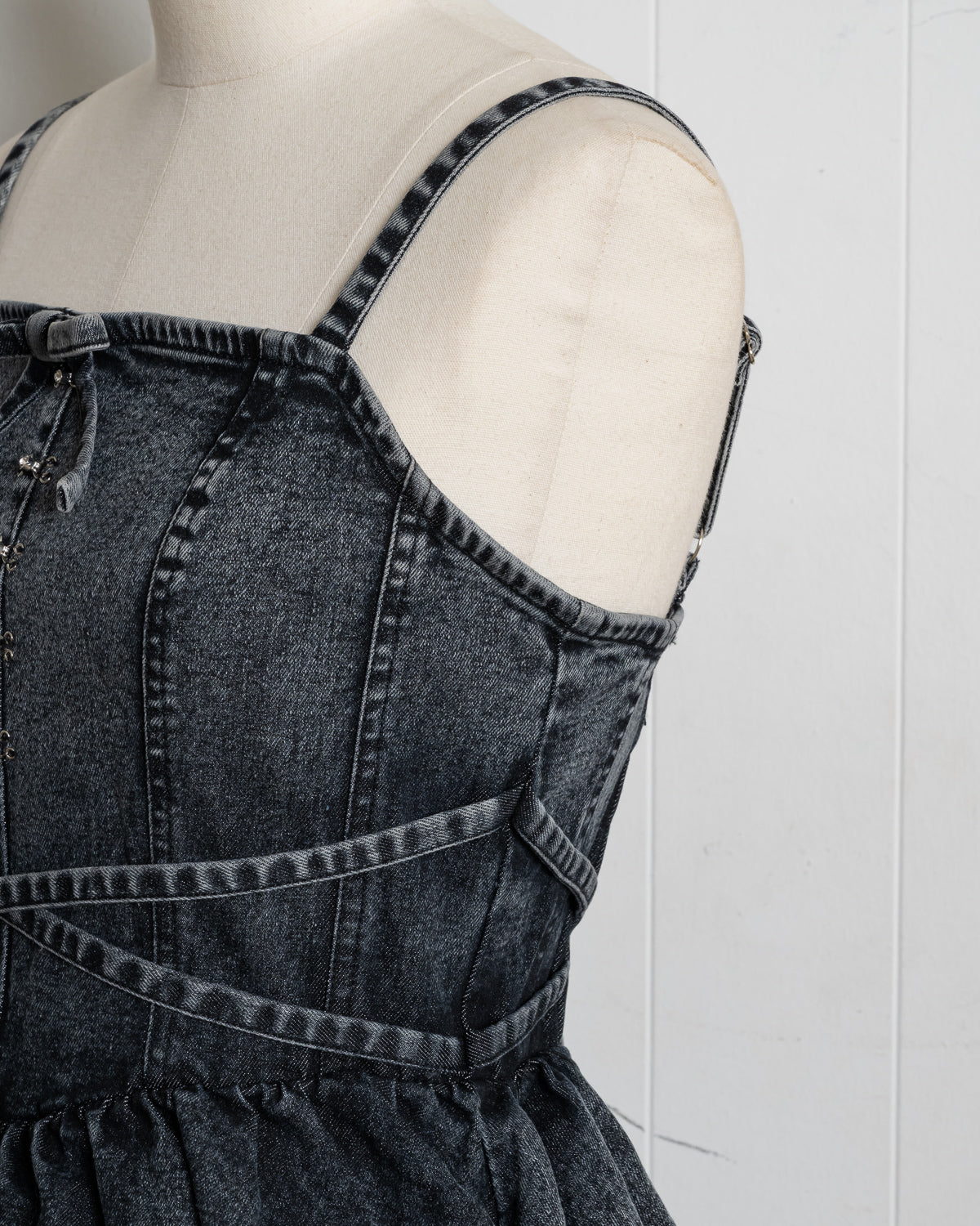 フロントホックティアードジャンパースカート