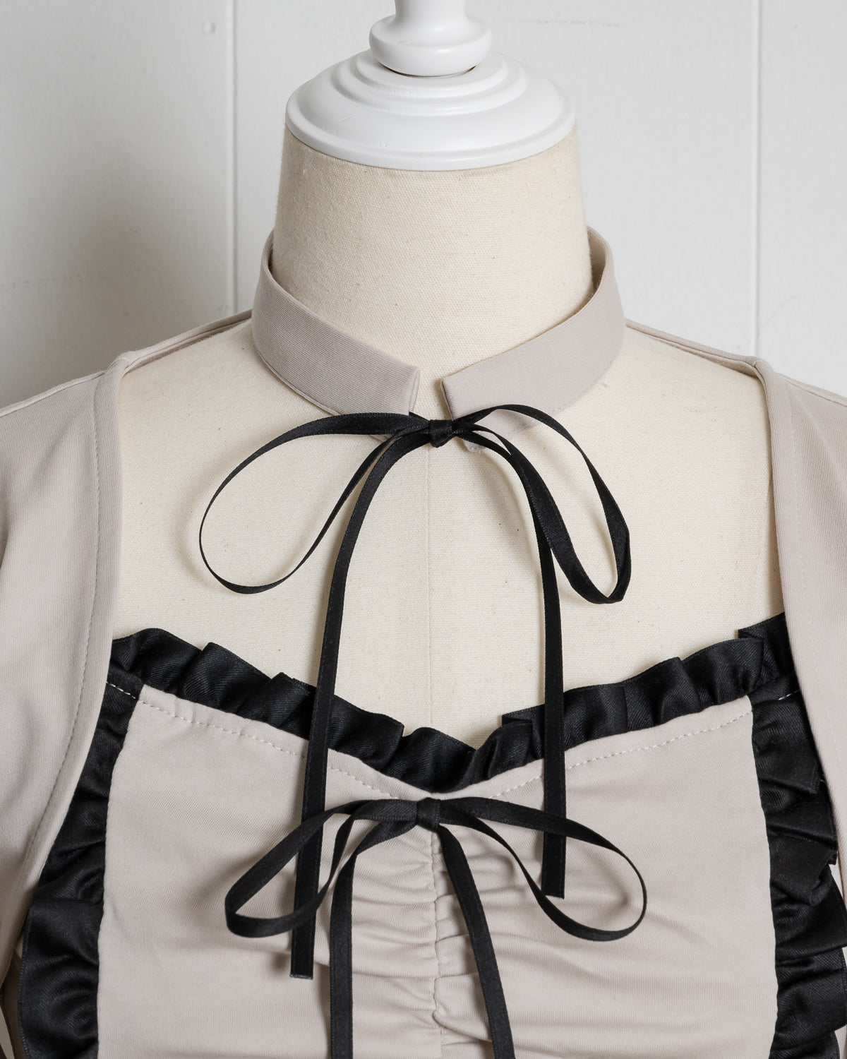 フリル切替チョーカーカットワンピース