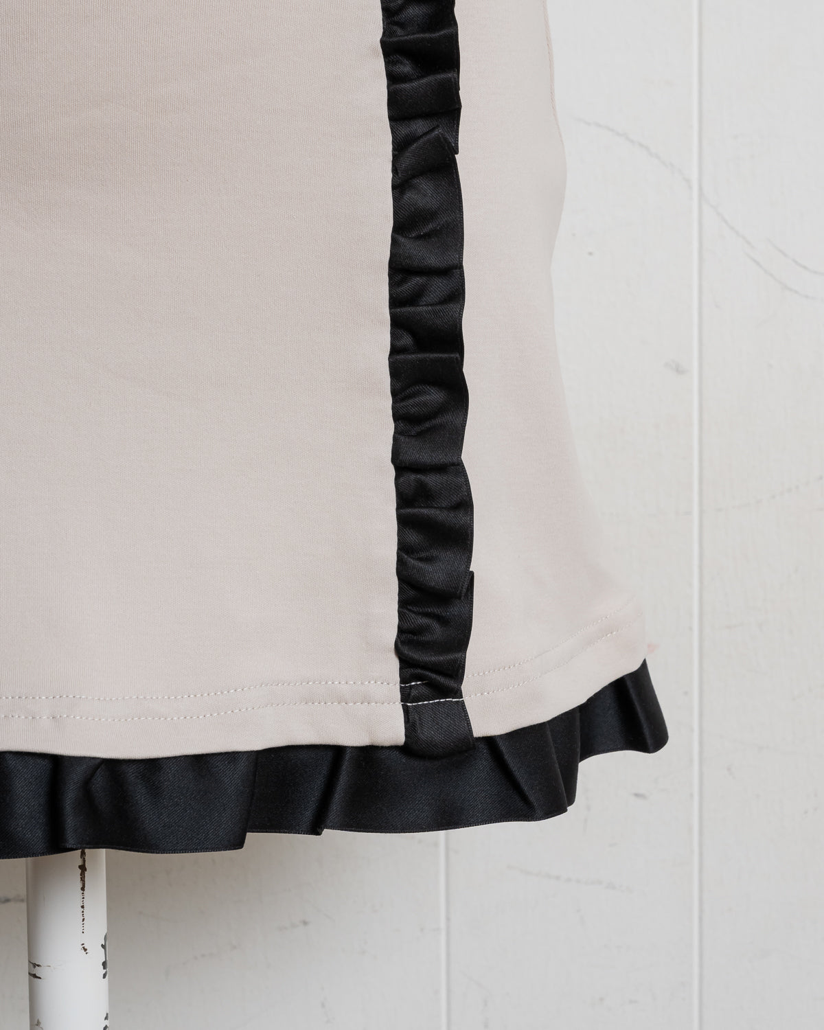 フリル切替チョーカーカットワンピース