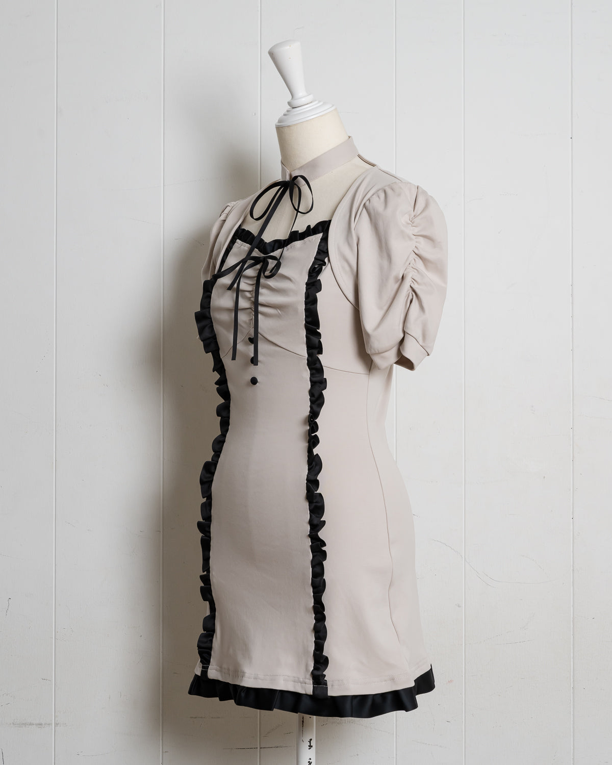 フリル切替チョーカーカットワンピース