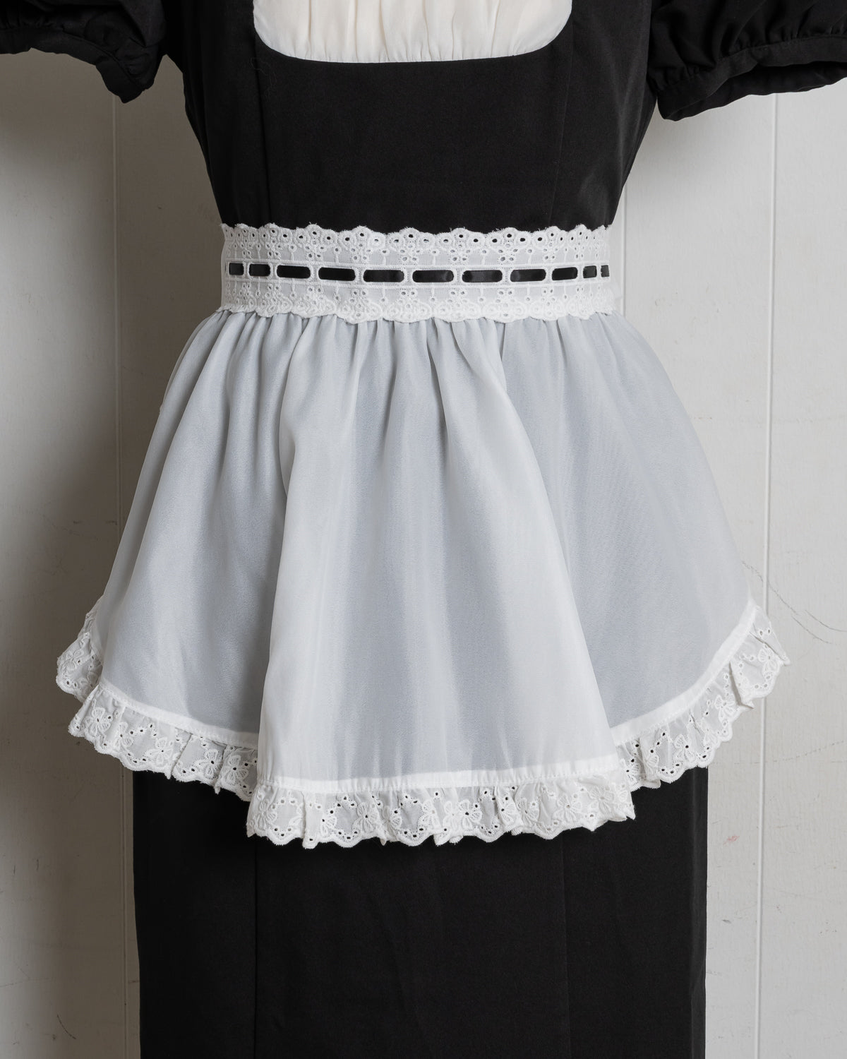 チョーカーフリルロングカフェワンピース