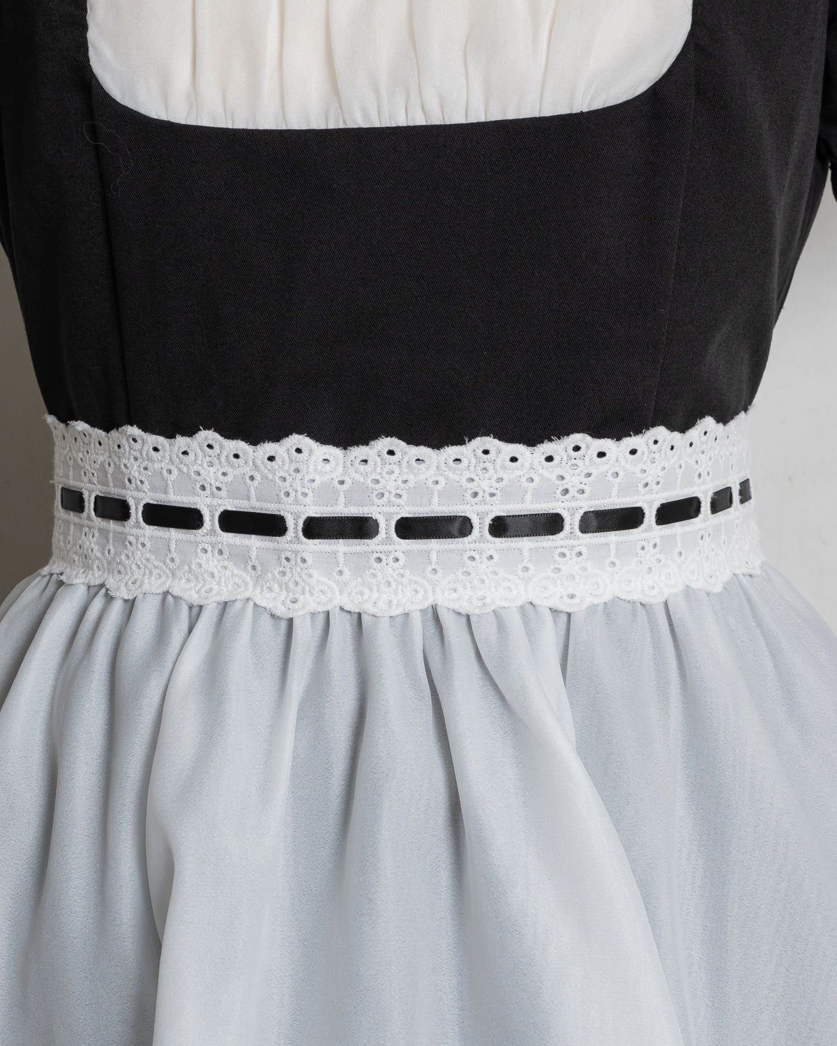 チョーカーフリルロングカフェワンピース