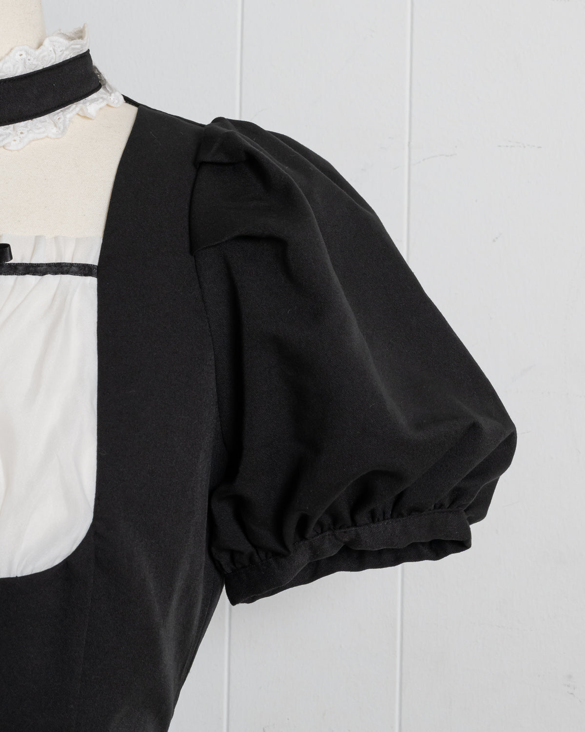 チョーカーフリルロングカフェワンピース