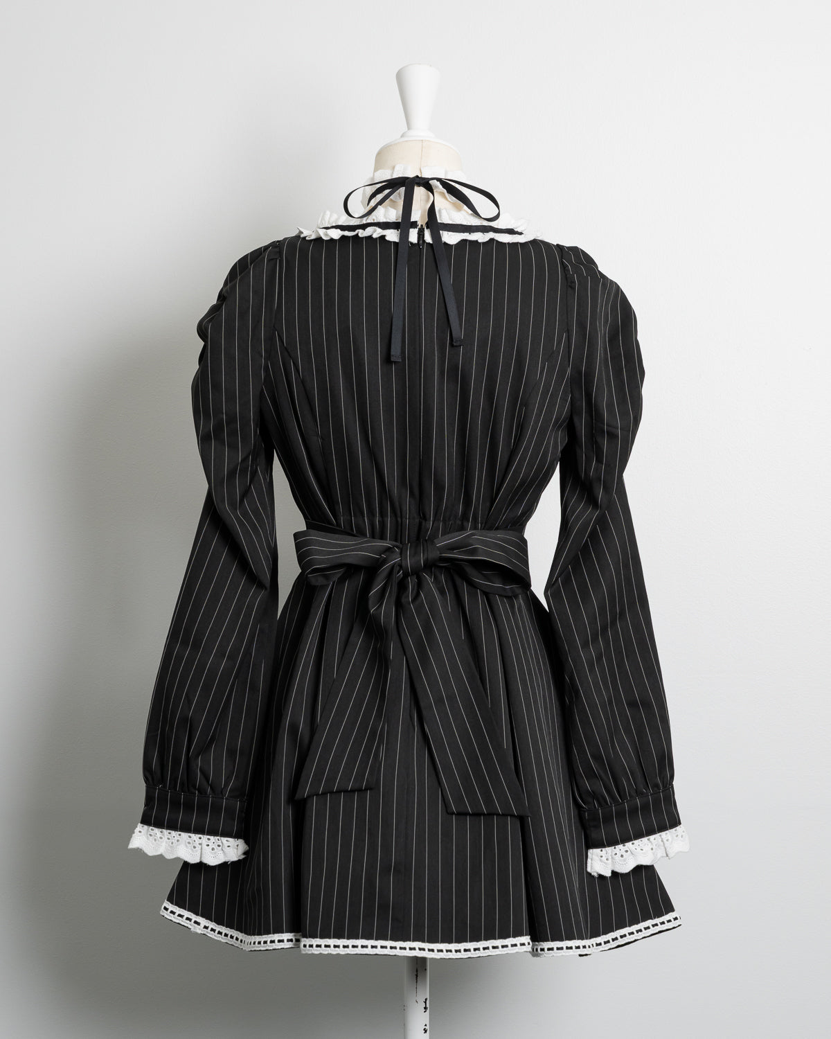 チョーカー付きコットンフリル長袖ワンピース – pium