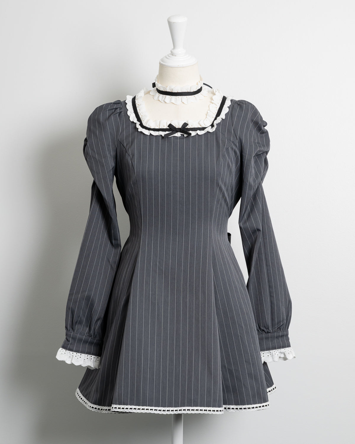 新品未使用　pium　チョーカー付きコットンフリルドールワンピース チョーカー付きコットンフリルドールワンピース – pium