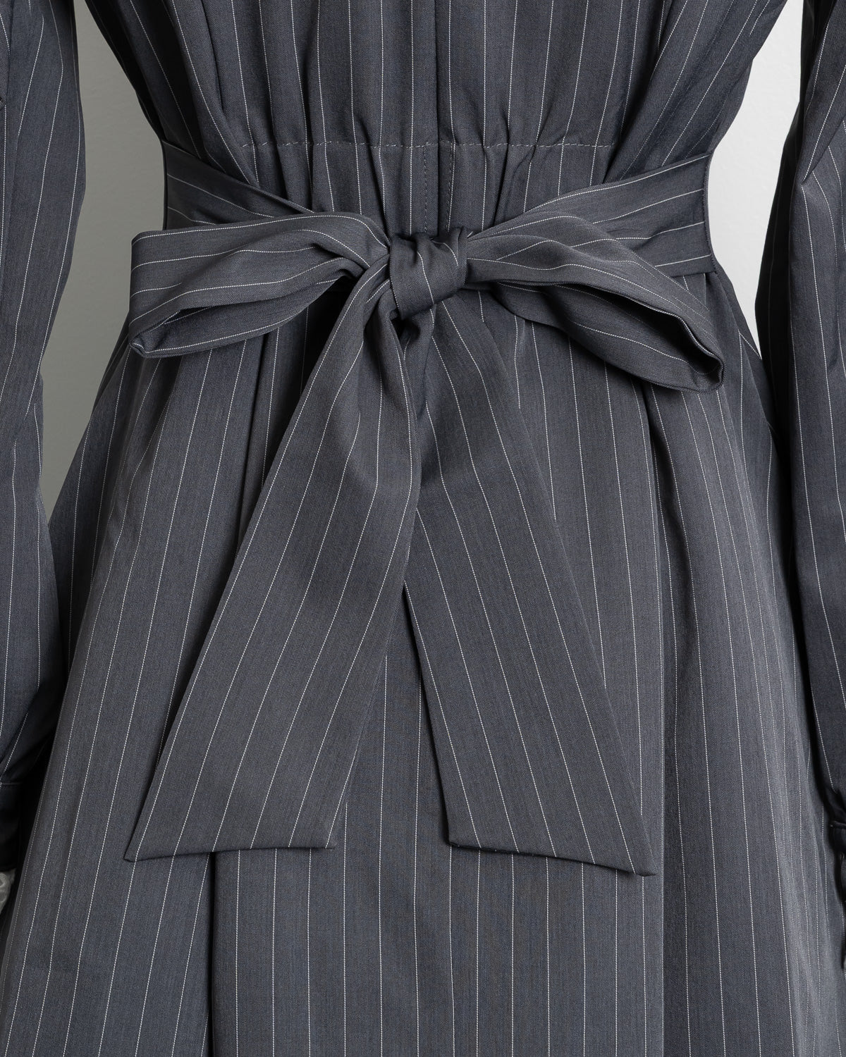 チョーカー付きコットンフリル長袖ワンピース