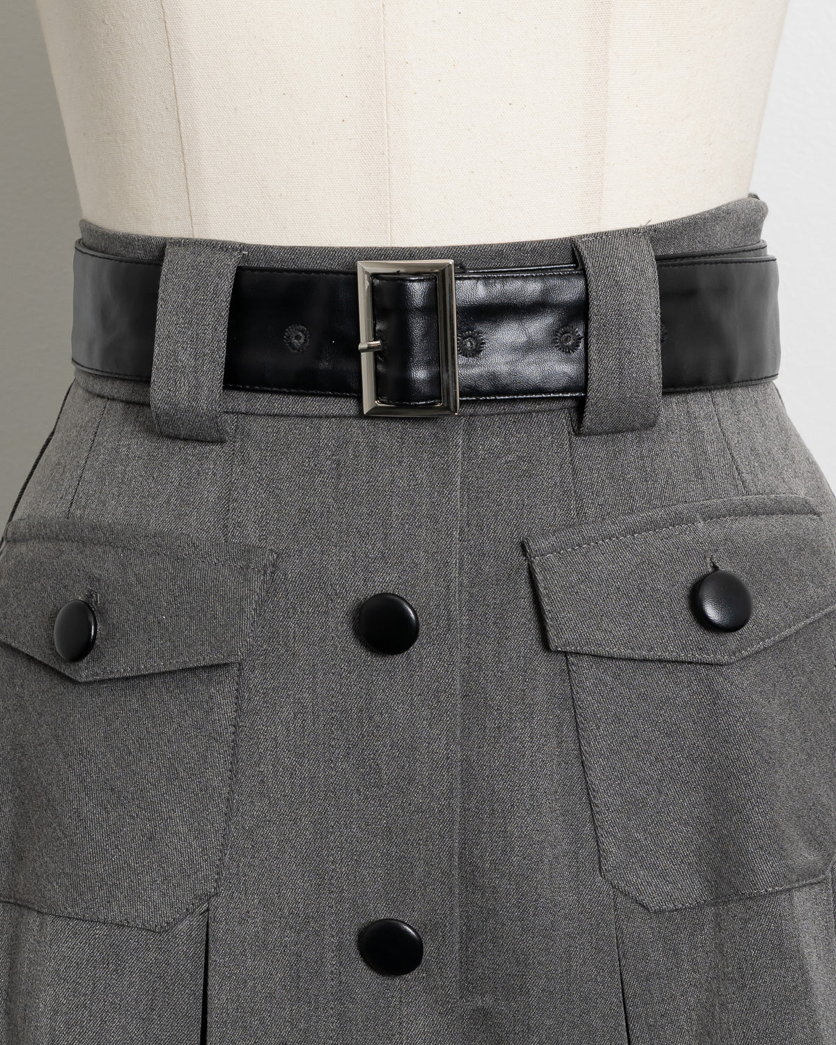 レザーベルトプリーツミニスカート