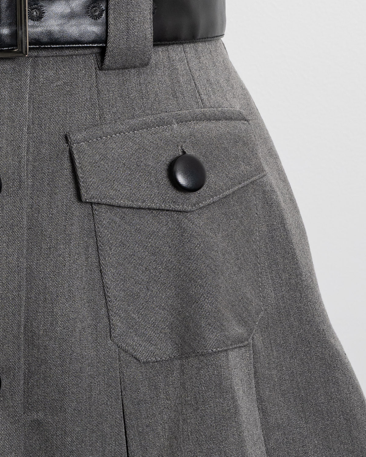 レザーベルトプリーツミニスカート