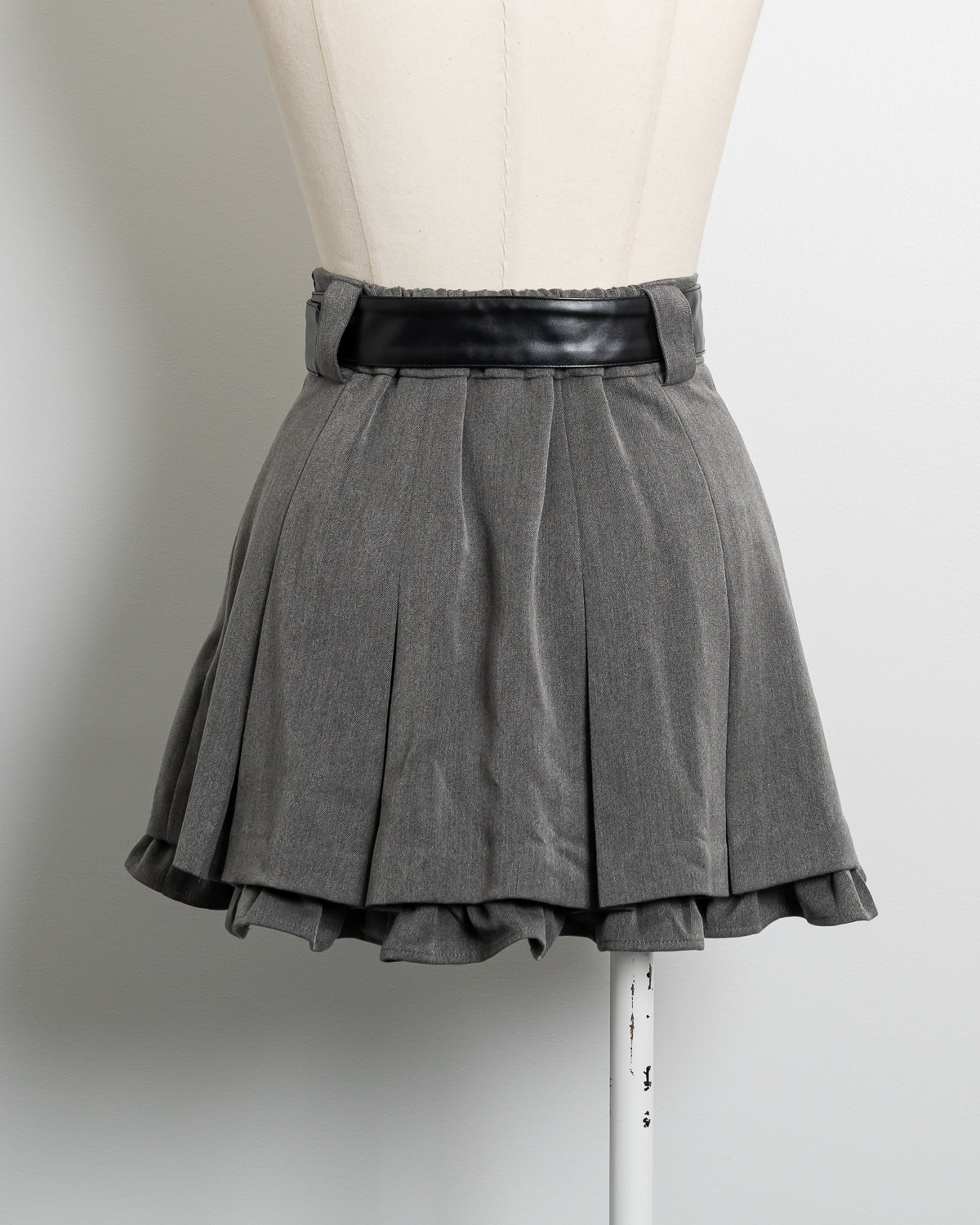 レザーベルトプリーツミニスカート – pium