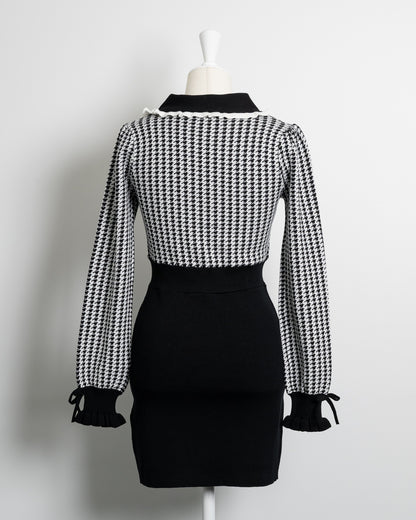 フリルカラーハートボタンニットワンピース