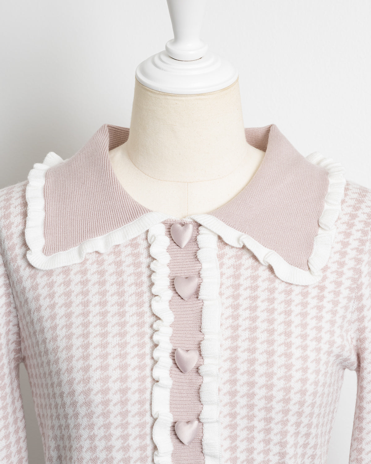 フリルカラーハートボタンニットワンピース