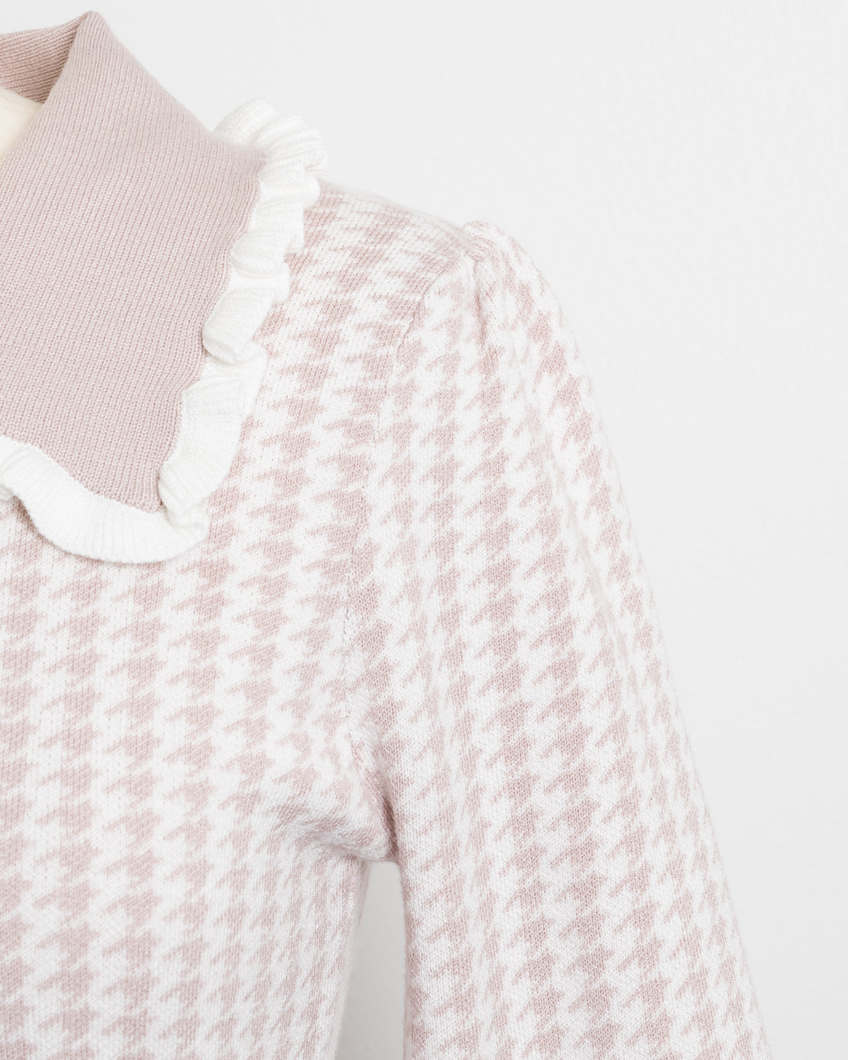 フリルカラーハートボタンニットワンピース