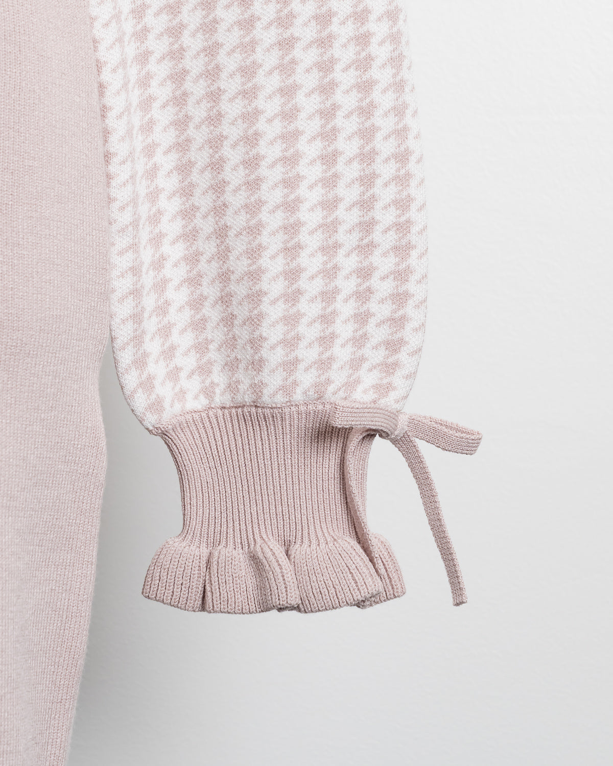 フリルカラーハートボタンニットワンピース