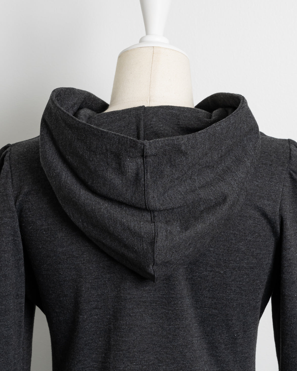 カットアウトプリーツ裏毛ミニワンピ