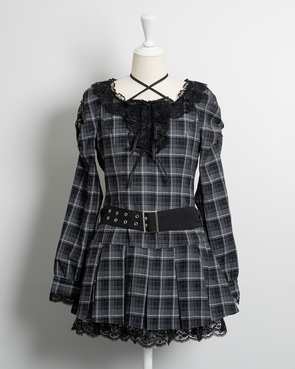 pium レースフリルプリーツミニワンピース　ブラックチェック レースフリルプリーツミニワンピース – pium