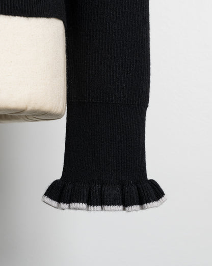 リボン刺繍フリルタートルニット