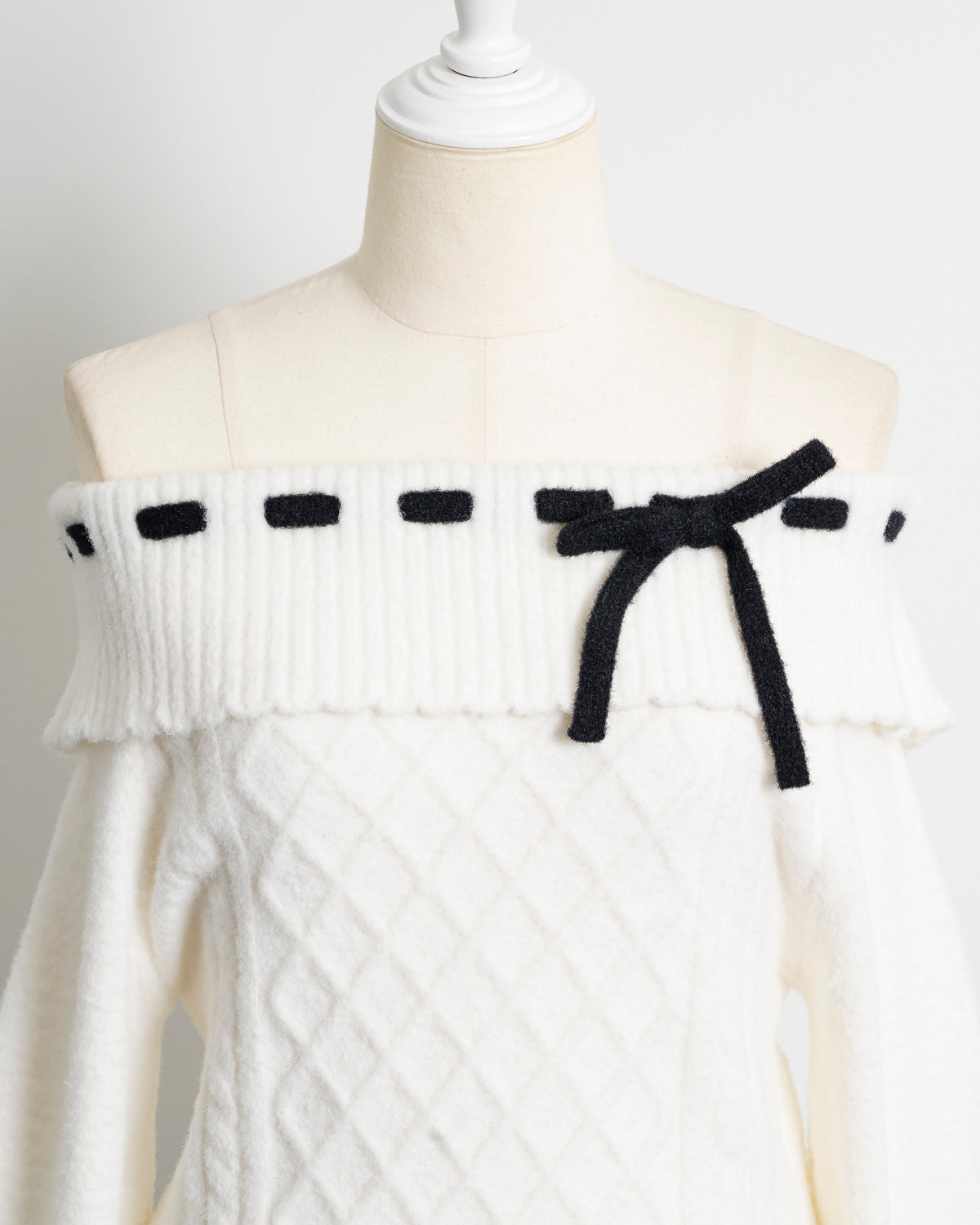 オフショルリボンケーブルニットワンピ