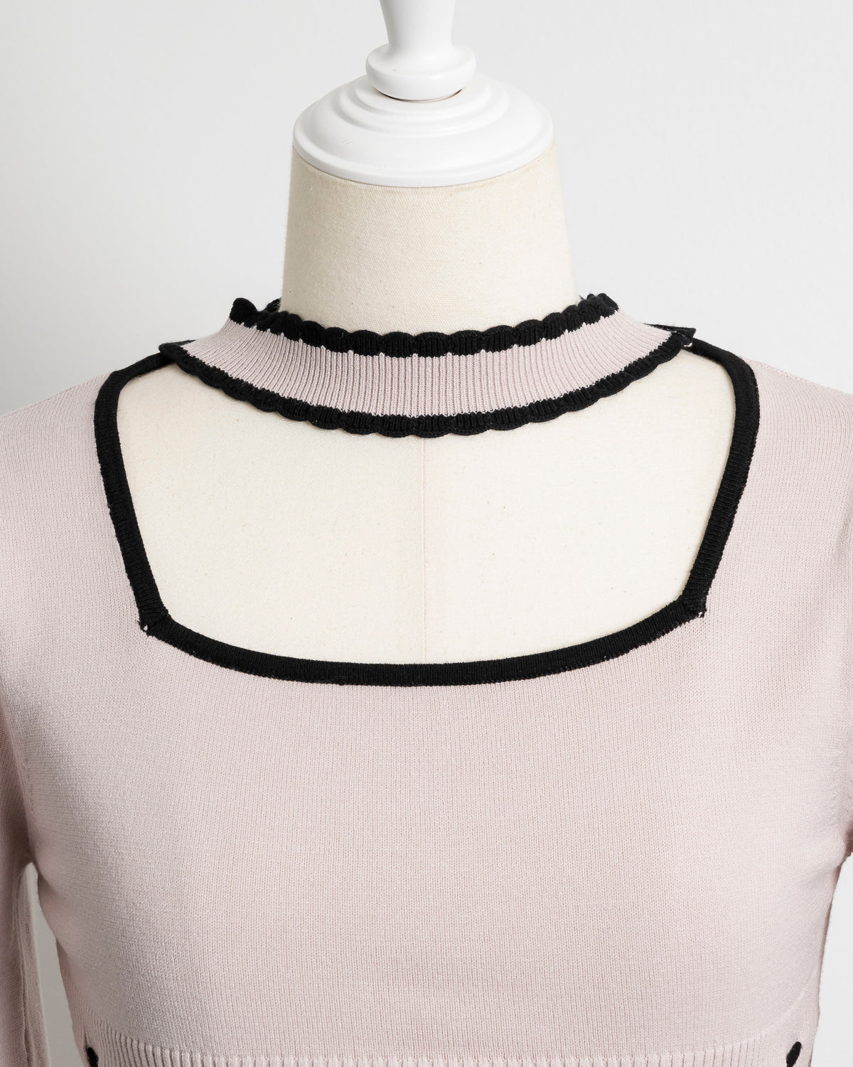 チョーカー付きバイカラーリボンニット