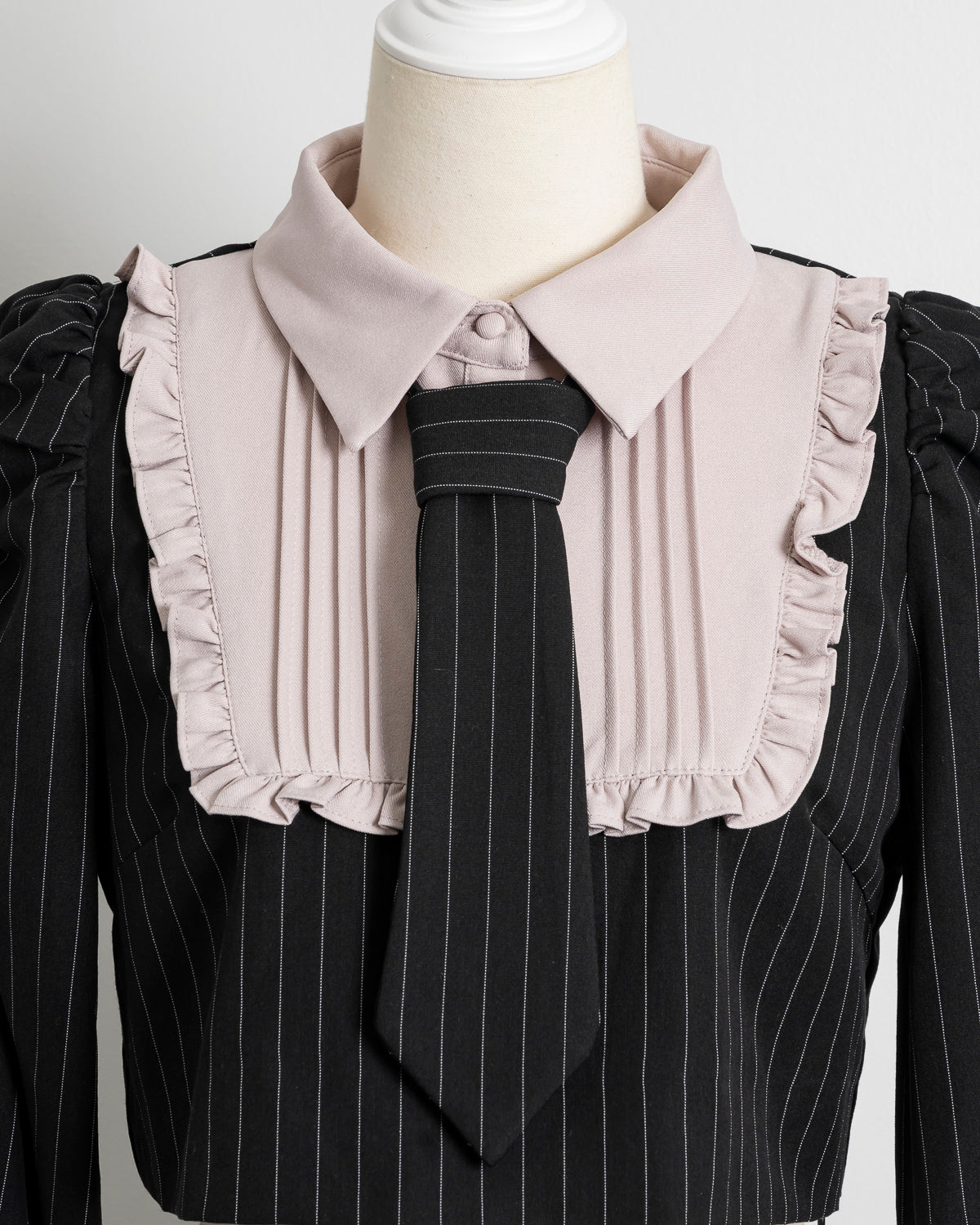 ネクタイ付きスクエアフリル長袖トップス