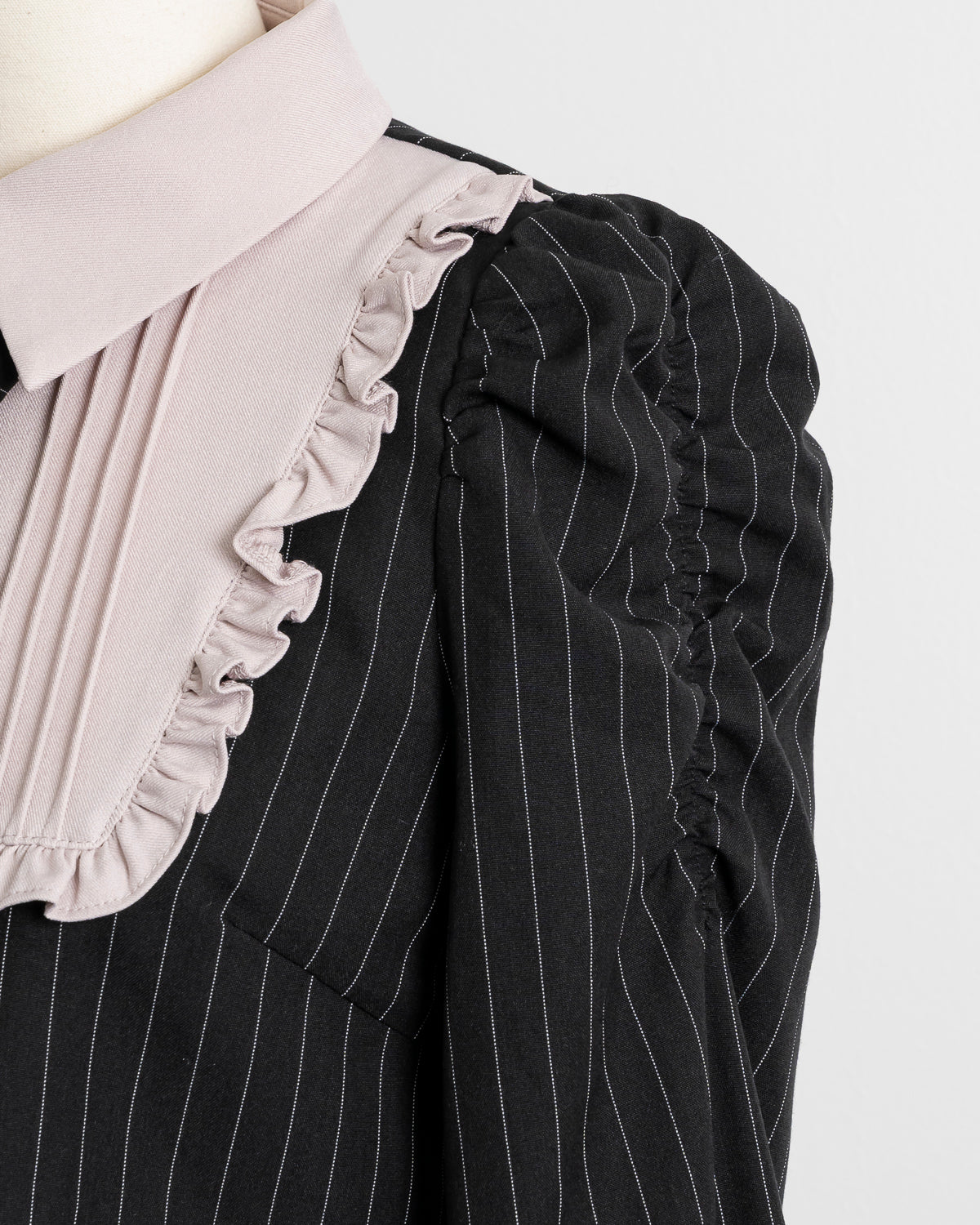 ネクタイ付きスクエアフリル長袖トップス