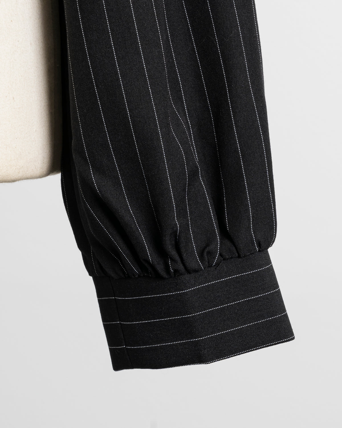 ネクタイ付きスクエアフリル長袖トップス