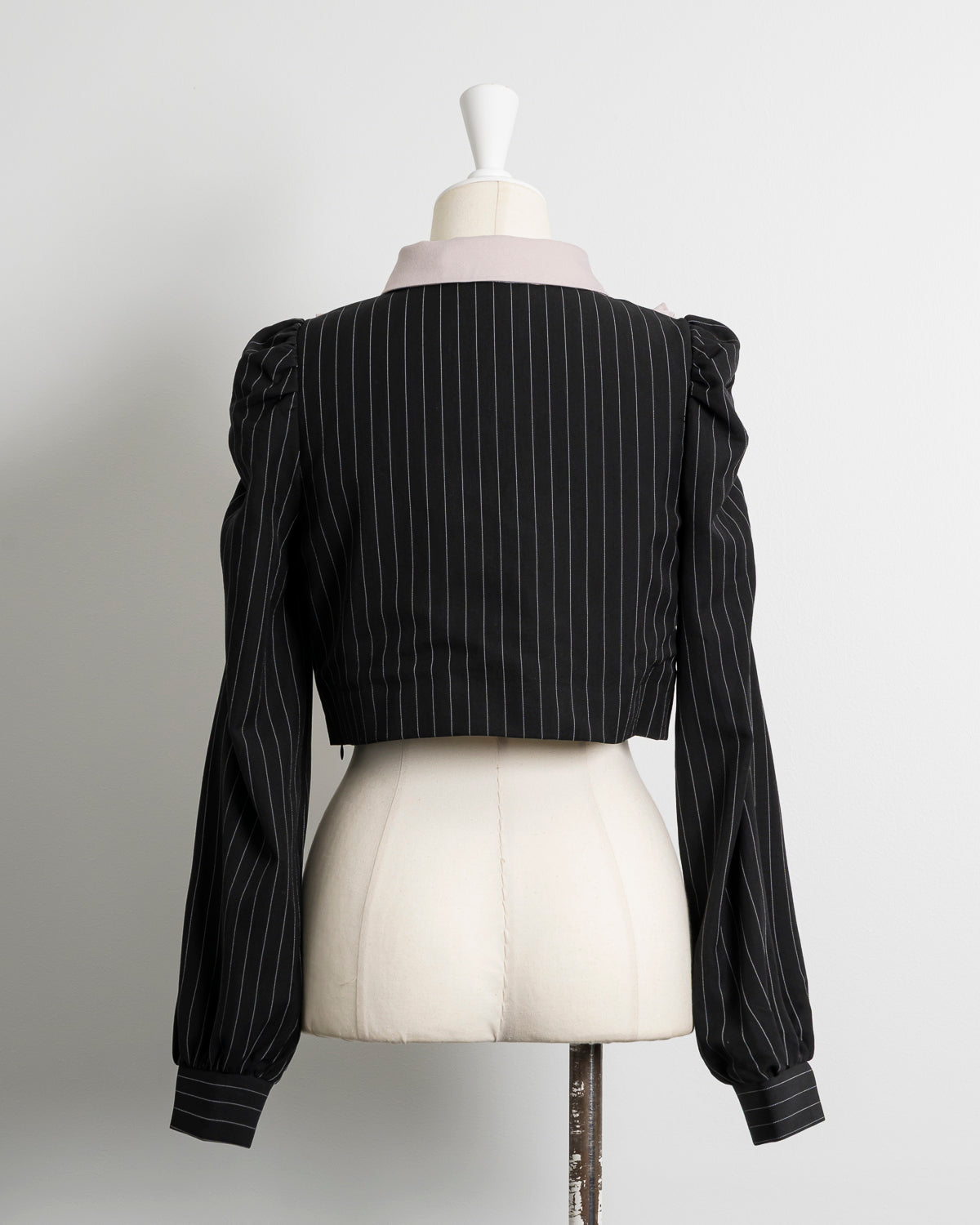 ネクタイ付きスクエアフリル長袖トップス – pium