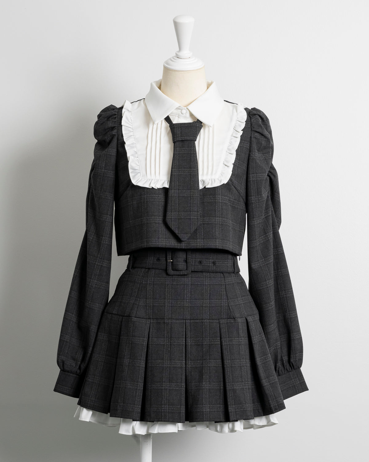 pium ネクタイ付きスクエアフリルトップス＋サイドベルトプリーツミニスカート値 Coming soon 🎀／ pium Summer Collection🐇🤍 ♡ネクタイ付きスクエア