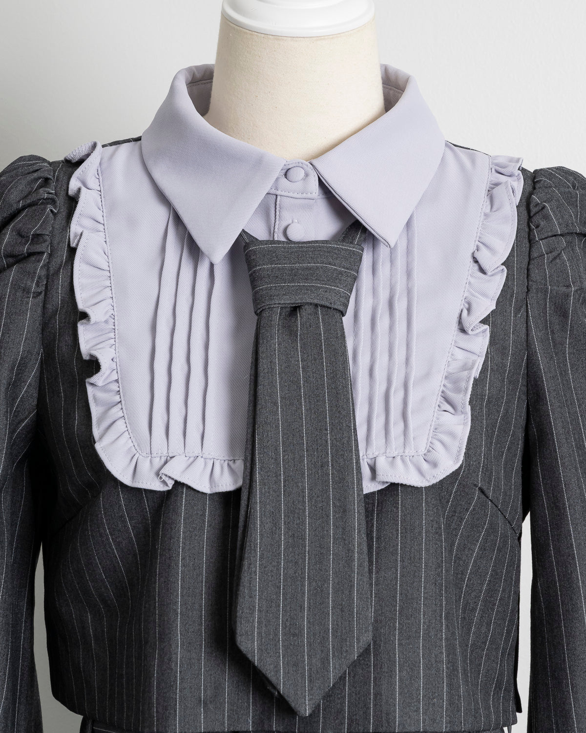 ネクタイ付きスクエアフリル長袖トップス – pium