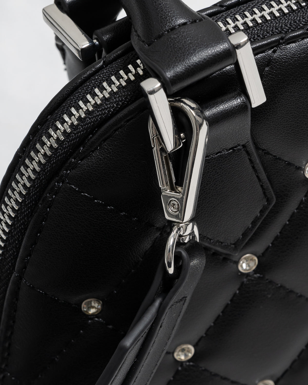 ハートポーチ付きビジューラウンドバッグ