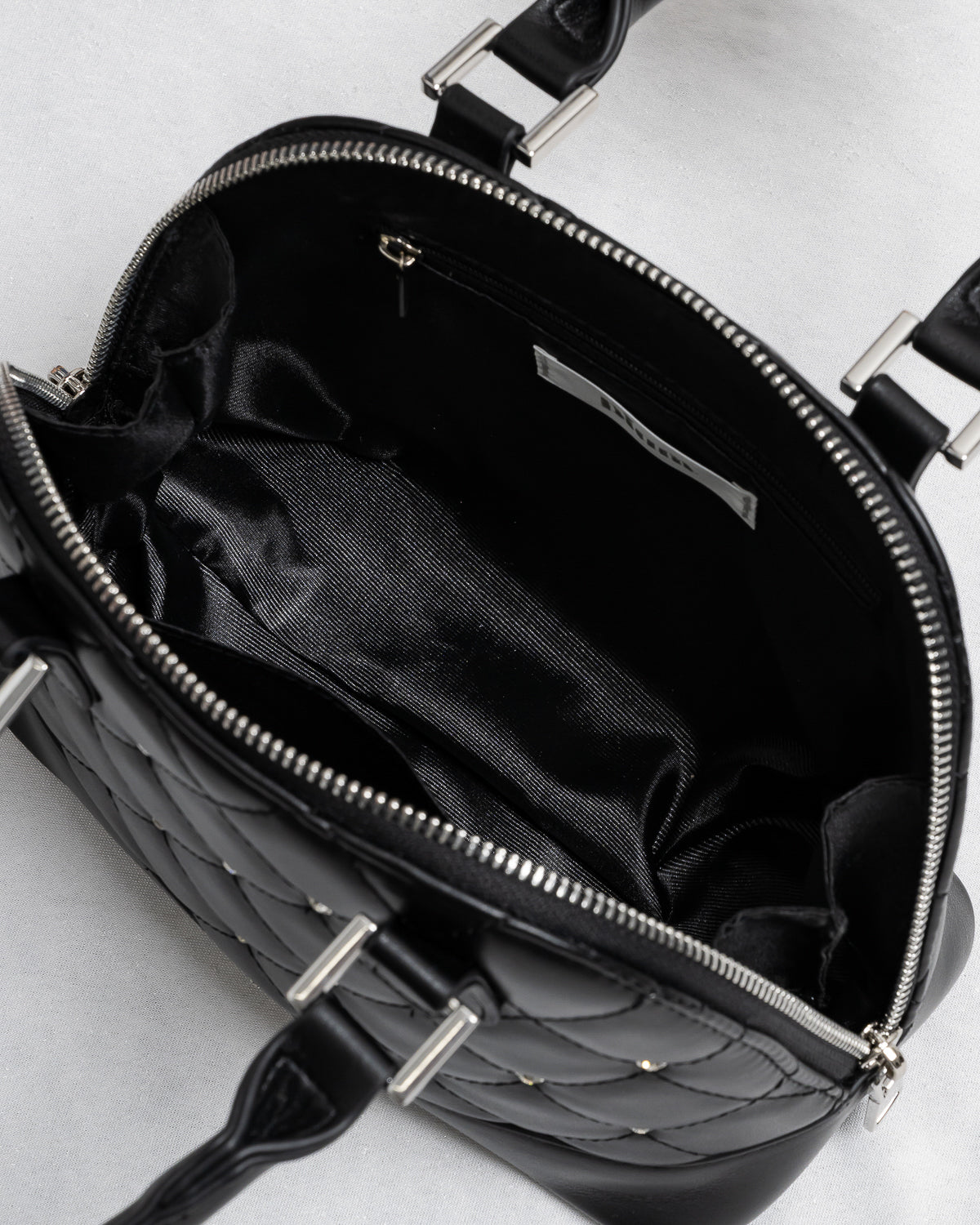 ハートポーチ付きビジューラウンドバッグ