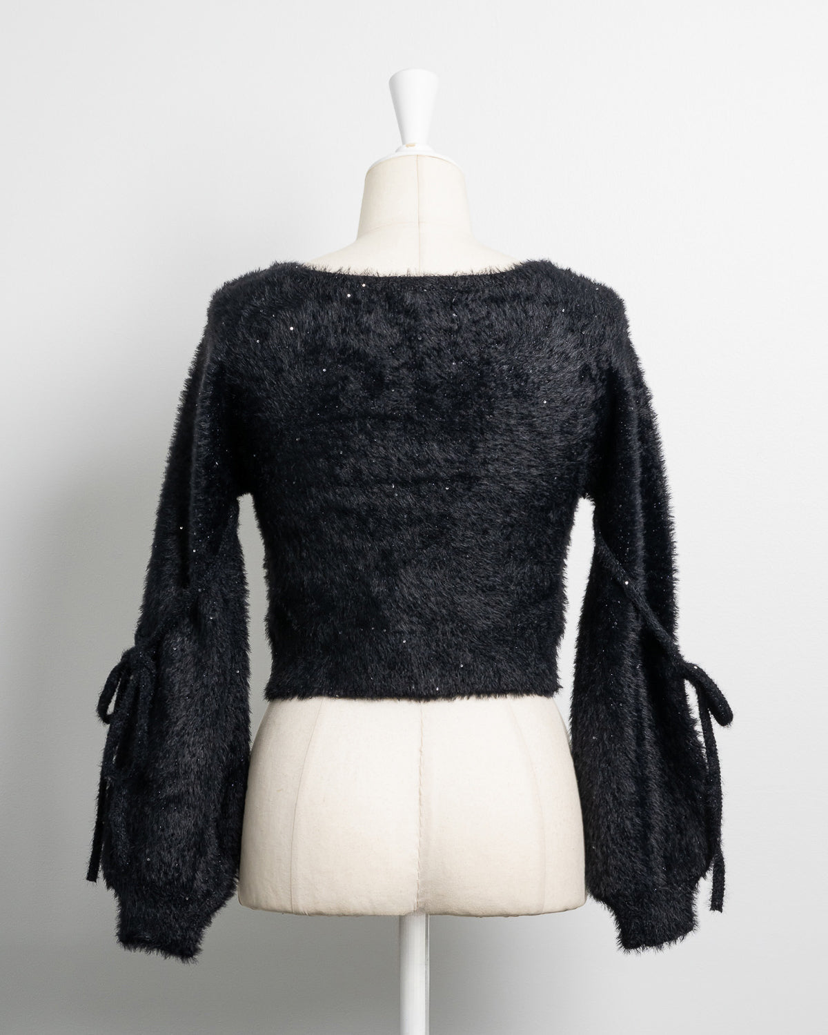 pium リボンテープフェザーニットワンピース リボンテープフェザーニットワンピース – pium