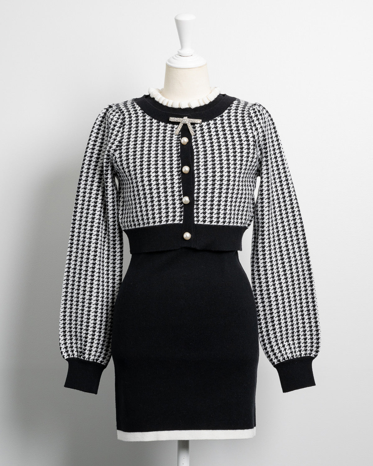 カラー：ブラック×ホワイト