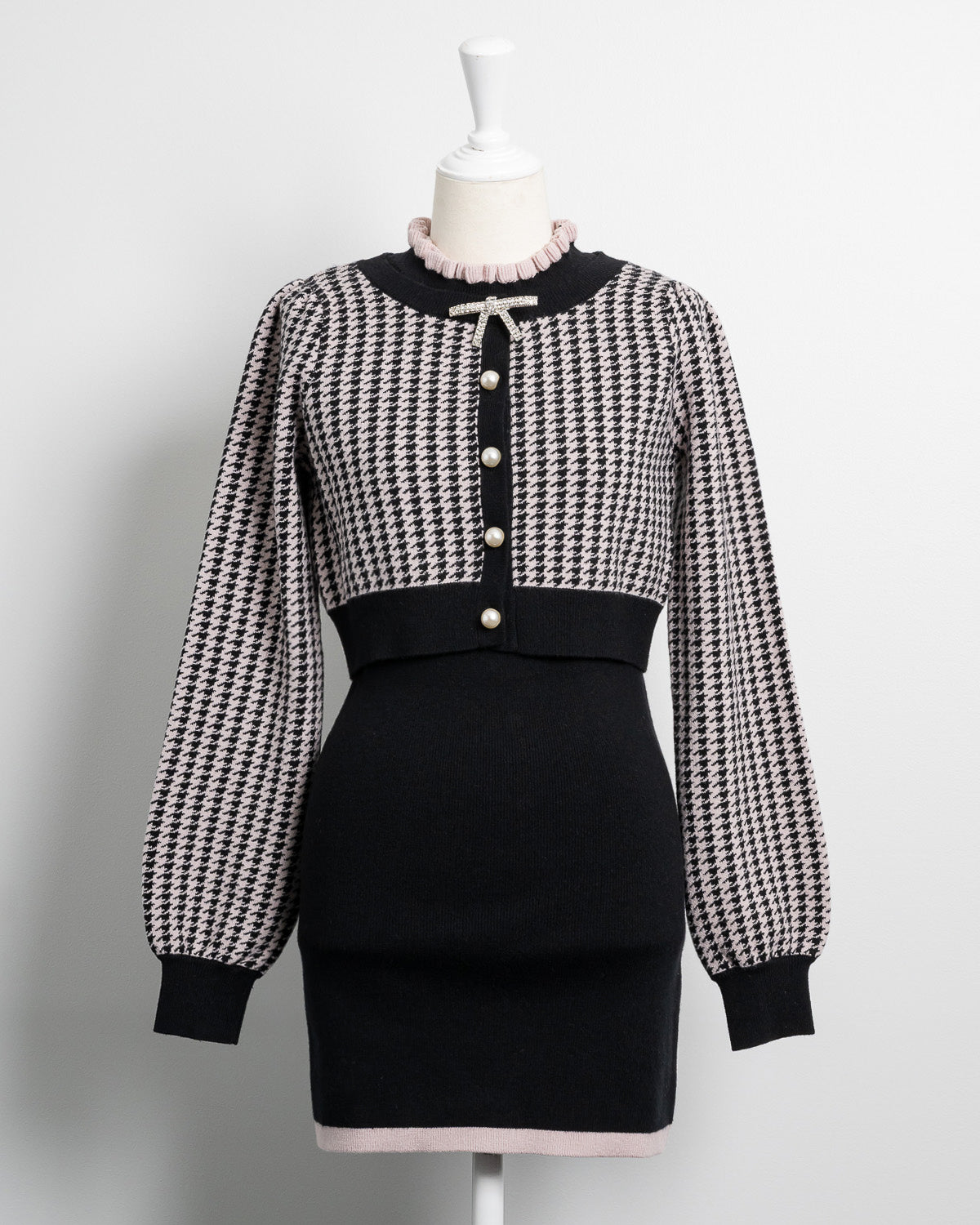 カラー：ブラック×ピンク