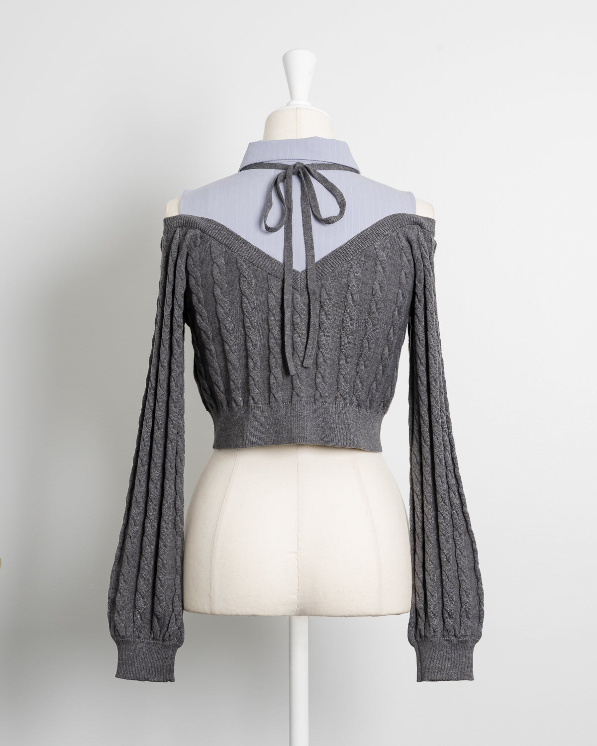 piumシャツレイヤードオープンショルダーニット シャツレイヤードオープンショルダーニット – pium