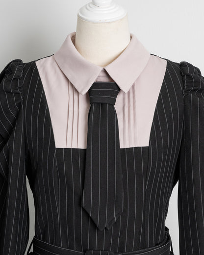 ネクタイ付きプリーツセットアップ