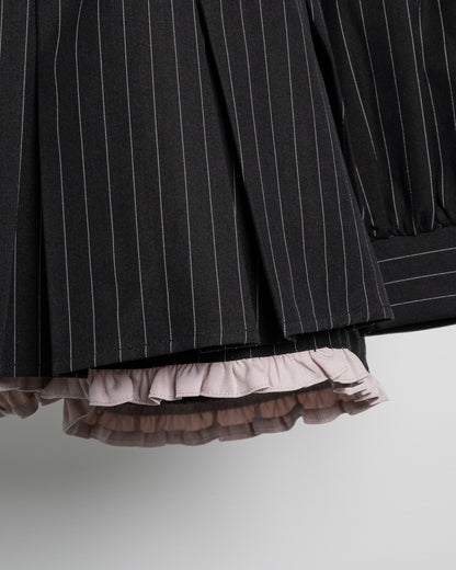 ネクタイ付きプリーツセットアップ