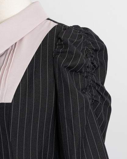 ネクタイ付きプリーツセットアップ