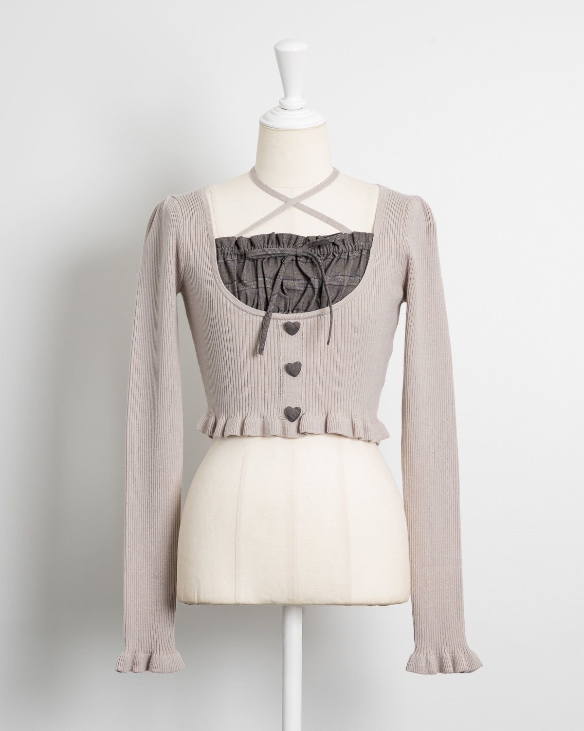 pium ヨーク切替ハートボタン長袖ニット チャコール ヨーク切替ハートボタン長袖ニット – pium