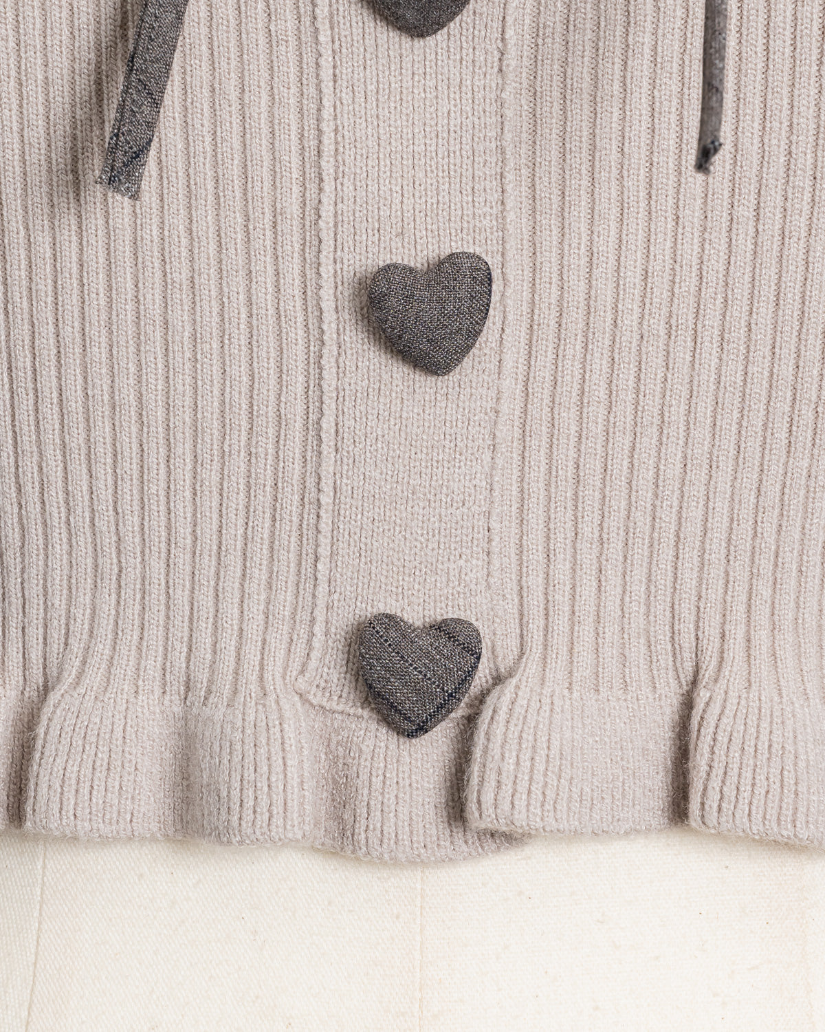 ヨーク切替ハートボタン長袖ニット