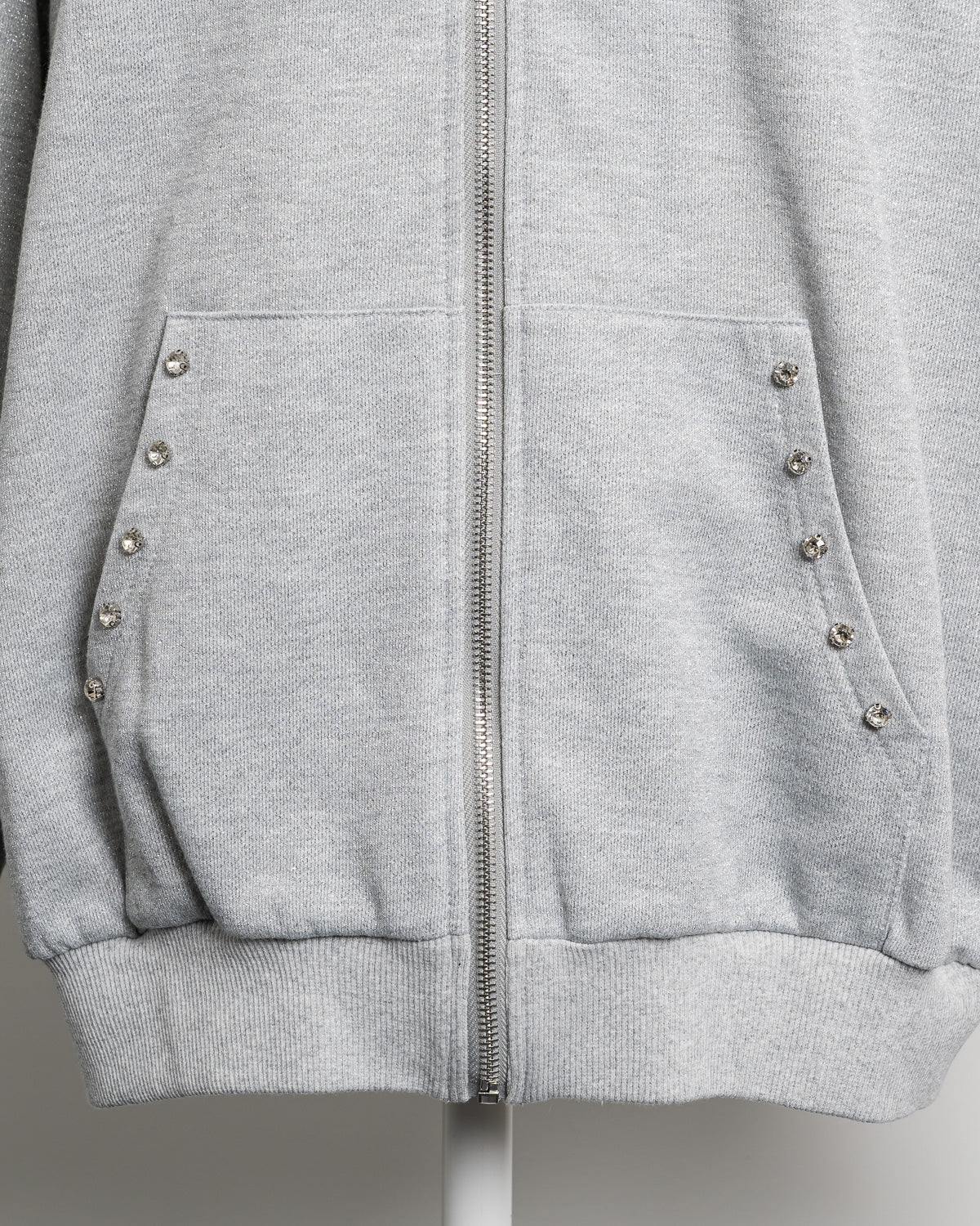 ビジュープリントラメジップパーカー